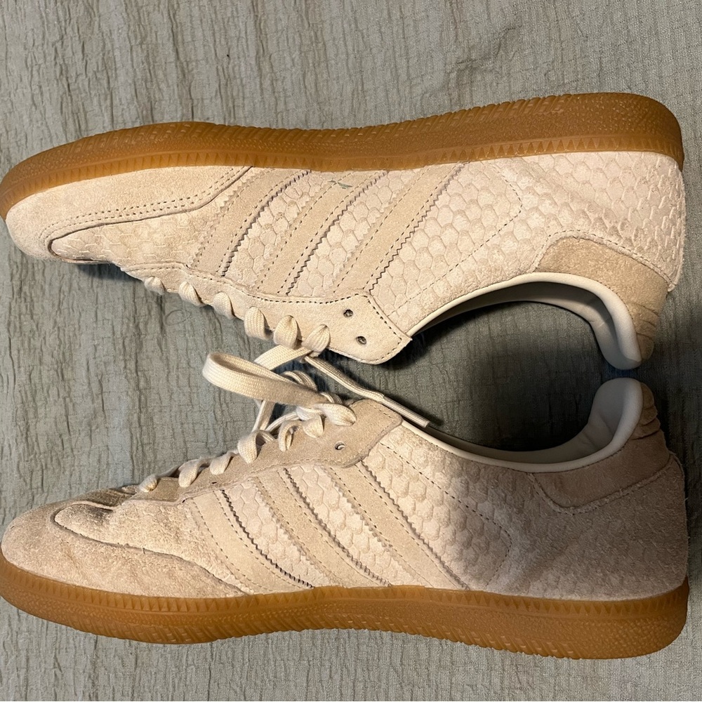 Adidas Cream suede snakeskin women’s Sambas size 8.5